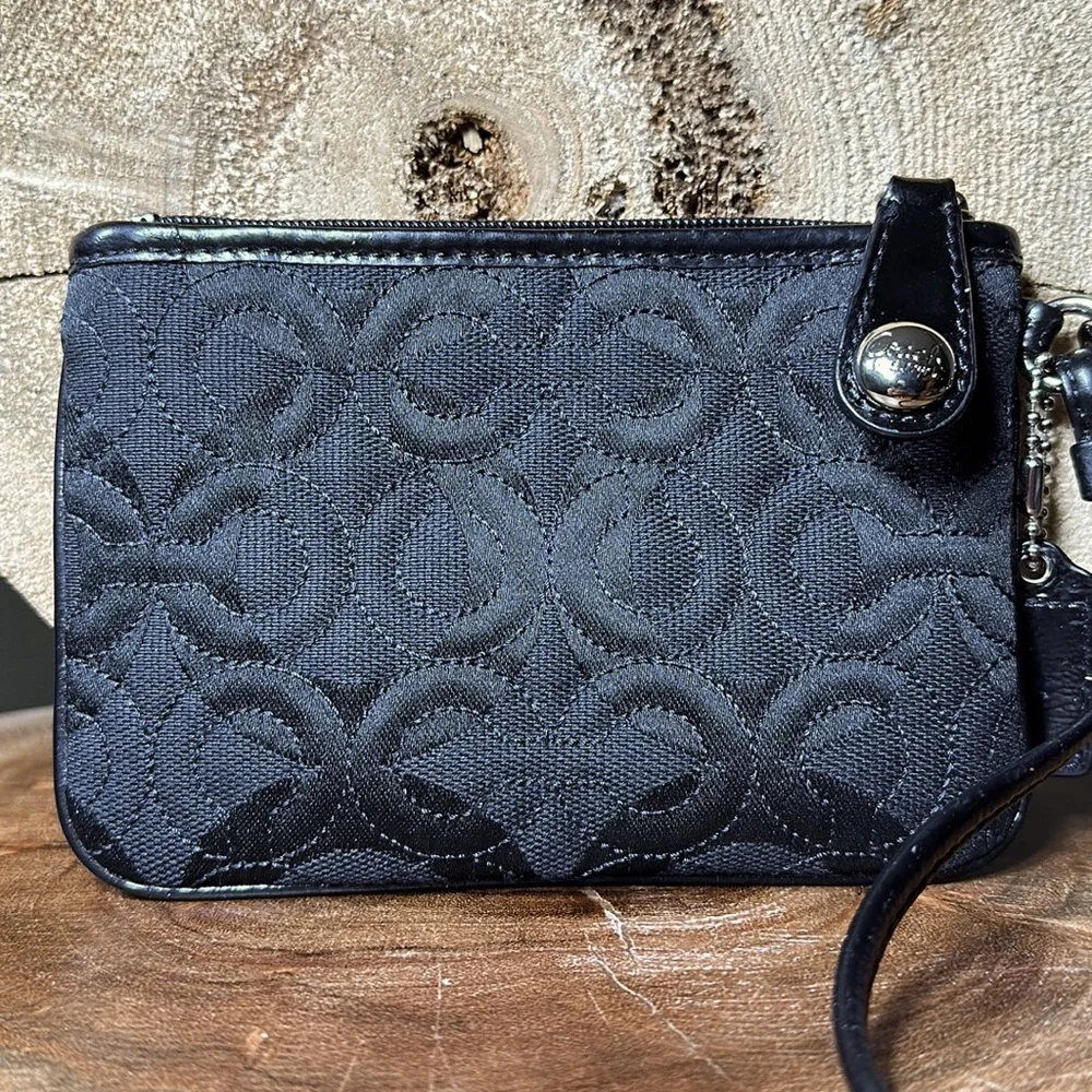 *HTF* COACH Op Art Quilted Wristlet